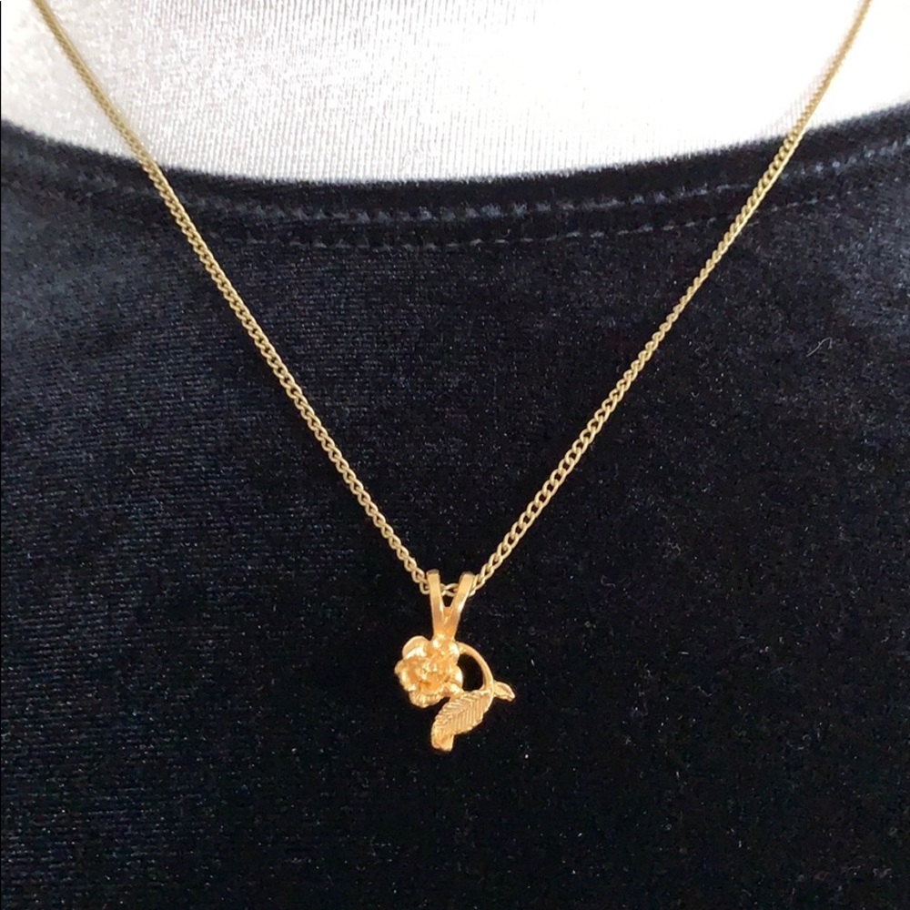 CLOSING SALE! Vintage Gold Tone Rose Leaf Necklace